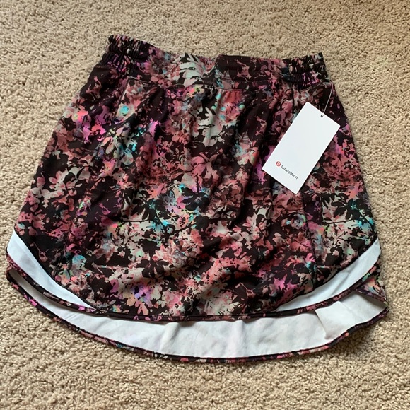 lululemon athletica Dresses & Skirts - New with tags Lululemon Hotty hot HR SKIRT LONG SIZE 8